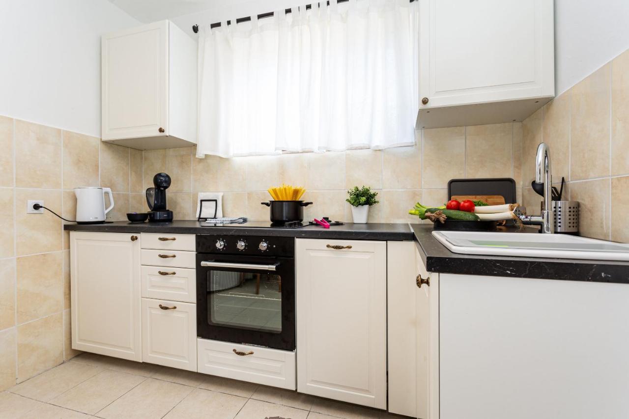 Apartment Magnolia Šilo Buitenkant foto