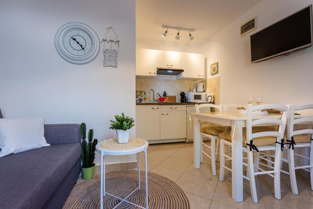 Apartment Magnolia Šilo Buitenkant foto